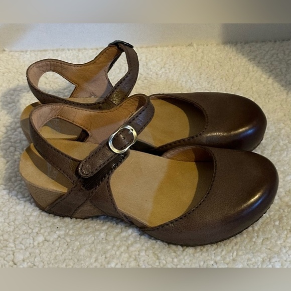 Dansko Women’s Brown Tiffani Wedge Sandal size 37 Lightweight with Buckle - Picture 2 of 8